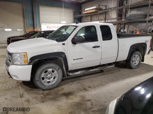 2011 Chevrolet Silverado 1500 LT with VIN 1GCRKSE30BZ378124, listed as a Copart auction lot 49833745 with 177,135 mi miles and Salvage Title. Bid and sale history available at carsss.com. Image 1.
