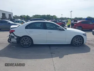 2024 Mercedes-Benz C 300 z VIN W1KAF4GB8RR227839, wystawiony jako IAAI lot #42079634 z przebiegiem 2 062 mil mil oraz . Historia ofert i sprzedaży dostępna na DreamBid. Obrazek 14.