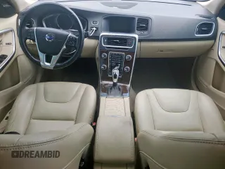 2015 Volvo S60 T5 Drive-E Platinum z VIN YV140MFD0F1305935, wystawiony jako Copart lot #60303795 z przebiegiem 191 119 mil mil oraz Czysty tytuł • Clean title. Historia ofert i sprzedaży dostępna na DreamBid. Obrazek 8.