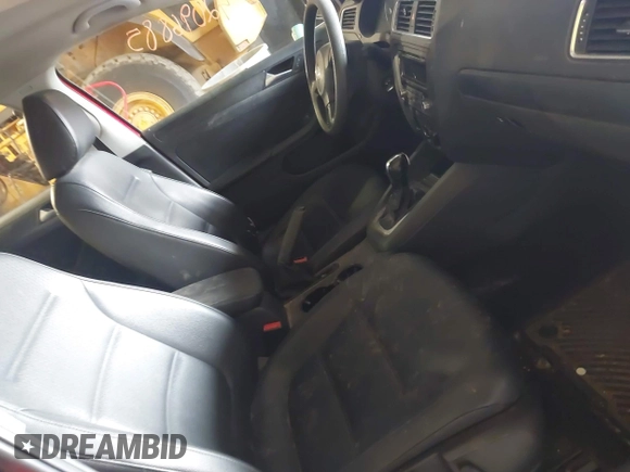 2014 Volkswagen Jetta SE z VIN 3VWD17AJ5EM249216, wystawiony jako IAAI lot #42096885 z przebiegiem 188 166 mil mil oraz . Historia ofert i sprzedaży dostępna na DreamBid. Obrazek 5.