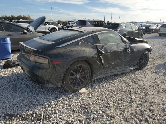 2024 Nissan Z Performance с VIN JN1BZ4BH3RM366584, выставлен на аукционе Copart как лот 49207535 с пробегом 4 936 миль миль и Списание • Salvage title. История ставок и продаж доступна на DreamBid. Изображение 3.