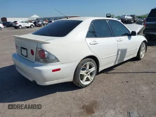 2001 Lexus IS 300/350 z VIN JTHBD182410021961, wystawiony jako IAAI lot #41983819 z przebiegiem 277 318 mil mil oraz . Historia ofert i sprzedaży dostępna na DreamBid. Obrazek 4.