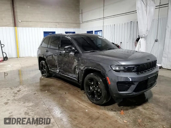 2023 Jeep Grand Cherokee Laredo z VIN 1C4RJHAG7PC620674, wystawiony jako Copart lot #45369315 z przebiegiem 31 754 mil mil oraz Szkoda całkowita • Salvage title. Historia ofert i sprzedaży dostępna na DreamBid. Obrazek 14.