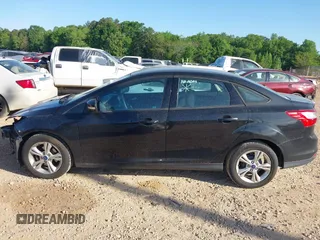 2013 Ford Focus SE z VIN 1FADP3F2XDL311811, wystawiony jako IAAI lot #42127000 z przebiegiem 136 683 mil mil oraz . Historia ofert i sprzedaży dostępna na DreamBid. Obrazek 14.