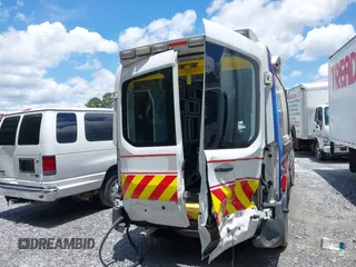 2018 Ford Transit z VIN 1FDYR2CM5JKA14321, wystawiony jako IAAI lot #42231277 z przebiegiem Nie podano mil oraz . Historia ofert i sprzedaży dostępna na DreamBid. Obrazek 16.