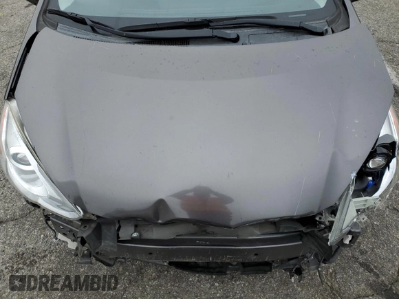 2016 Toyota Prius One z VIN JTDKDTB39G1131096, wystawiony jako Copart lot #60158435 z przebiegiem 76 160 mil mil oraz Szkoda całkowita • Salvage title. Historia ofert i sprzedaży dostępna na DreamBid. Obrazek 11.