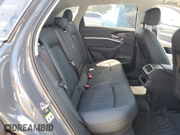 2024 Audi Q8 e-tron Premium Plus z VIN WA15AAGE0RB060883, wystawiony jako Copart lot #69075094 z przebiegiem 1 583 mil mil oraz Szkoda całkowita • Salvage title. Historia ofert i sprzedaży dostępna na DreamBid. Obrazek 11.