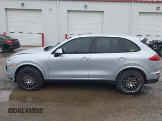2017 Porsche Cayenne с VIN WP1AA2A25HKA80522, выставлен на аукционе IAAI как лот 42288882 с пробегом 145 422 миль миль и . История ставок и продаж доступна на DreamBid. Изображение 15.