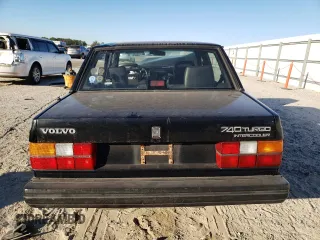 1988 Volvo 740 with VIN YV1FA8748J2287599, listed as a Copart auction lot 41673465 with 218,034 mi miles and Salvage Title. Bid and sale history available at carsss.com. Image 6.