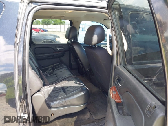 2010 Chevrolet Suburban LT z VIN 1GNUCJE08AR192831, wystawiony jako IAAI lot #42534754 z przebiegiem 165 741 mil mil oraz . Historia ofert i sprzedaży dostępna na DreamBid. Obrazek 8.