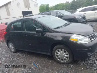 2011 Nissan Versa S с VIN 3N1BC1CP2BL502533, выставлен на аукционе IAAI как лот 42448857 с пробегом 106 327 миль миль и . История ставок и продаж доступна на DreamBid. Изображение 13.