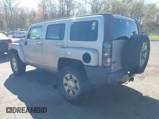 2006 Hummer H3 with VIN 5GTDN136568208970, listed as a IAAI auction lot 42142290 with 194,677 mi miles. Bid and sale history available at carsss.com. Image 3.