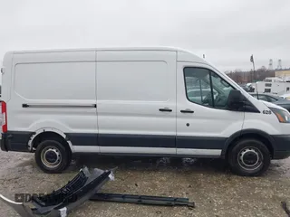 2018 Ford Transit z VIN 1FTYR2CM1JKA72172, wystawiony jako IAAI lot #41864907 z przebiegiem Nie podano mil oraz . Historia ofert i sprzedaży dostępna na DreamBid. Obrazek 12.