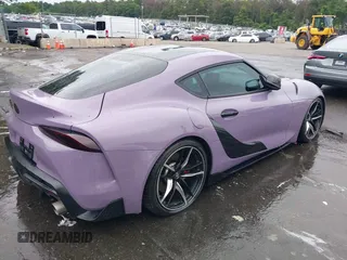 2021 Toyota Supra 3.0 z VIN WZ1DB0C03MW040150, wystawiony jako IAAI lot #42704929 z przebiegiem 15 076 mil mil oraz . Historia ofert i sprzedaży dostępna na DreamBid. Obrazek 4.