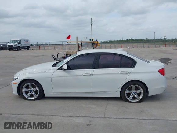 2015 BMW 3 Series 320i с VIN WBA3B1G5XFNT05271, выставлен на аукционе IAAI как лот 42049799 с пробегом 125 437 миль миль и . История ставок и продаж доступна на DreamBid. Изображение 14.