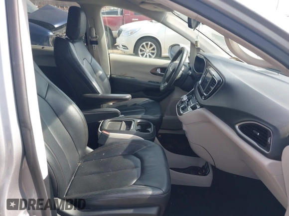 2018 Chrysler Pacifica Touring L with VIN 2C4RC1BG7JR101736, listed as a IAAI auction lot 41776231 with 90,487 mi miles and . Bid and sale history available at DreamBid. Image 5.