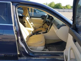 2013 Volkswagen Passat SE с VIN 1VWBN7A39DC129965, выставлен на аукционе IAAI как лот 42302910 с пробегом 182 874 миль миль и . История ставок и продаж доступна на DreamBid. Изображение 5.