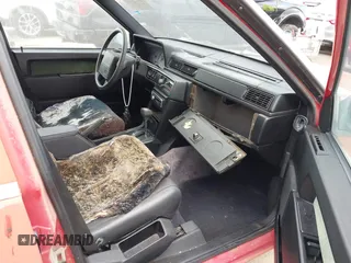 1989 Volvo 740 z VIN YV1FA8757K2215822, wystawiony jako IAAI lot #42117235 z przebiegiem 194 043 mil mil oraz . Historia ofert i sprzedaży dostępna na DreamBid. Obrazek 5.