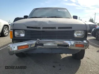 1987 Nissan Hardbody E z VIN JN6ND11SXHW014073, wystawiony jako Copart lot #78956934 z przebiegiem 381 885 mil mil oraz Szkody całkowita. Historia ofert i sprzedaży dostępna na DreamBid. Obrazek 5.