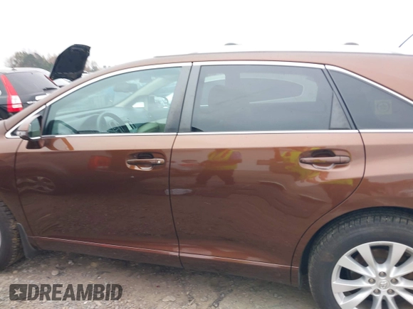 2013 Toyota Venza LE with VIN 4T3BA3BB6DU035570, listed as a IAAI auction lot 40876137 with 176,446 mi miles. Bid and sale history available at carsss.com. Image 15.