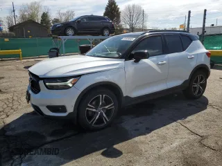 2019 Volvo XC40 Momentum z VIN YV4162XZ8K2006393, wystawiony jako Copart lot #53509605 z przebiegiem 81 946 mil mil oraz Szkoda całkowita • Salvage title. Historia ofert i sprzedaży dostępna na DreamBid. Obrazek 1.