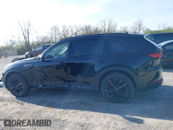 2025 Mazda CX-90 Premium Sport z VIN JM3KKCHD3S1218675, wystawiony jako IAAI lot #41971539 z przebiegiem Nie podano mil oraz . Historia ofert i sprzedaży dostępna na DreamBid. Obrazek 15.