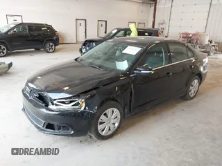 2013 Volkswagen Jetta SE z VIN 3VWDX7AJ7DM267911, wystawiony jako IAAI lot #42391353 z przebiegiem 42 248 mil mil oraz . Historia ofert i sprzedaży dostępna na DreamBid. Obrazek 2.