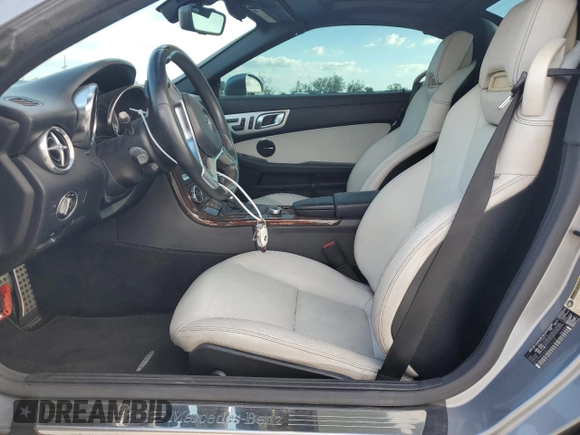 2012 Mercedes-Benz SLK 350 z VIN WDDPK5HA8CF014674, wystawiony jako Copart lot #43035715 z przebiegiem 79 506 mil mil oraz Nie do naprawy • Non repairable. Historia ofert i sprzedaży dostępna na DreamBid. Obrazek 7.