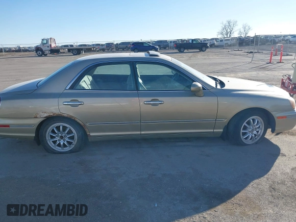 2002 Hyundai XG350 L with VIN KMHFU45E72A204717, listed as a IAAI auction lot 41386637 with 182,310 mi miles. Bid and sale history available at carsss.com. Image 13.