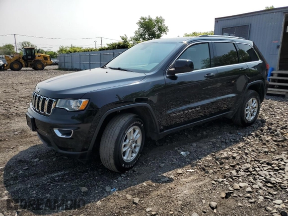 2020 Jeep Grand Cherokee Laredo E z VIN 1C4RJFAG1LC170096, wystawiony jako Copart lot #59853165 z przebiegiem 58 335 mil mil oraz Czysty tytuł • Clean title. Historia ofert i sprzedaży dostępna na DreamBid. Obrazek 1.