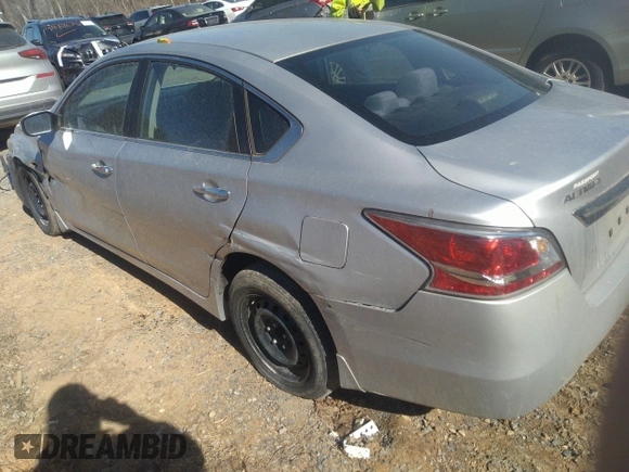 2015 Nissan Altima 2.5 SV with VIN 1N4AL3AP0FC202634, listed as a IAAI auction lot 41685049 with 137,324 mi miles. Bid and sale history available at carsss.com. Image 3.