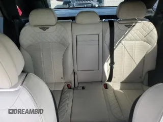 2017 Bentley Bentayga W12 z VIN SJAAC2ZV1HC014037, wystawiony jako Copart lot #73797634 z przebiegiem Nie podano mil oraz Szkoda całkowita • Salvage title. Historia ofert i sprzedaży dostępna na DreamBid. Obrazek 10.
