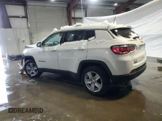 2022 Jeep Compass Latitude with VIN 3C4NJDBB0NT208091, listed as a Copart auction lot 43865705 with 6,761 mi miles and Salvage Title. Bid and sale history available at DreamBid. Image 2.