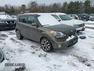 2013 Kia Soul ! with VIN KNDJT2A67D7551081, listed as a IAAI auction lot 41447711 with 181,664 mi miles. Bid and sale history available at carsss.com. Image 1.