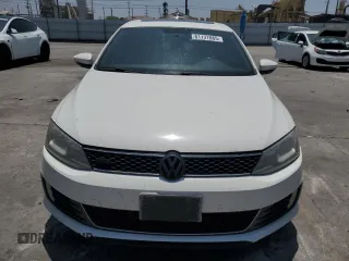 2013 Volkswagen Jetta Autobahn with VIN 3VW4T7AJ4DM288209, listed as a Copart auction lot 61137085 with 240,500 mi miles and Salvage title. Bid and sale history available at DreamBid. Image 5.