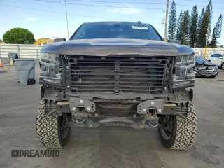 2019 Chevrolet Silverado 1500 RST with VIN 1GCUYEED9KZ101927, listed as a Copart auction lot 55490225 with 153,274 mi miles and Clean Title. Bid and sale history available at DreamBid. Image 5.