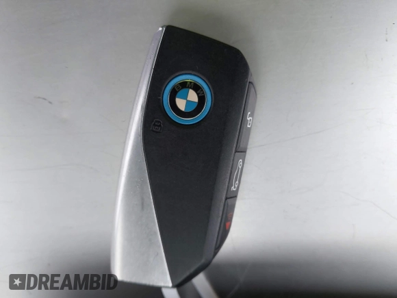 2022 BMW iX xDrive50 z VIN WB523CF01NCK27983, wystawiony jako IAAI lot #42106093 z przebiegiem 21 505 mil mil oraz . Historia ofert i sprzedaży dostępna na DreamBid. Obrazek 11.