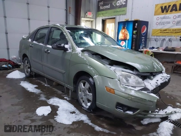 2007 Ford Focus S z VIN 1FAHP34N17W104080, wystawiony jako IAAI lot #41541274 z przebiegiem 106 938 mil mil oraz . Historia ofert i sprzedaży dostępna na DreamBid. Obrazek 1.