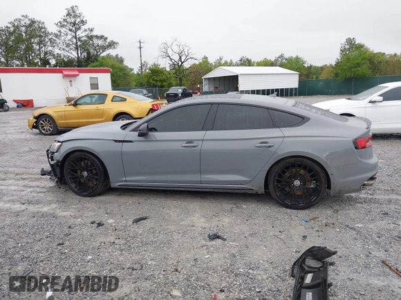 2019 Audi RS 5 Sportback z VIN WUABWCF54KA908298, wystawiony jako IAAI lot #41973097 z przebiegiem 84 666 mil mil oraz . Historia ofert i sprzedaży dostępna na DreamBid. Obrazek 13.