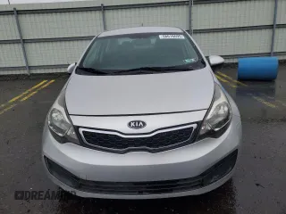 2013 Kia Rio LX z VIN KNADM4A30D6272845, wystawiony jako Copart lot #58018695 z przebiegiem 60 589 mil mil oraz Czysty tytuł • Clean title. Historia ofert i sprzedaży dostępna na DreamBid. Obrazek 5.