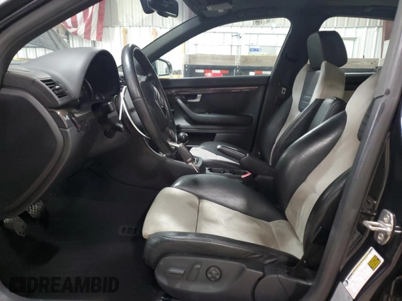 2007 Audi S4 z VIN WAUGL78EX7A237031, wystawiony jako Copart lot #52225755 z przebiegiem 117 290 mil mil oraz Szkody całkowita. Historia ofert i sprzedaży dostępna na DreamBid. Obrazek 7.