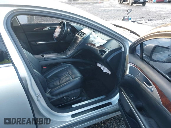 2015 Lincoln MKZ Hybrid z VIN 3LN6L2LU7FR614253, wystawiony jako IAAI lot #40872678 z przebiegiem 185 637 mil mil oraz . Historia ofert i sprzedaży dostępna na DreamBid. Obrazek 5.