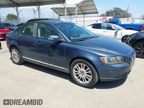 2007 Volvo S40 2.4L z VIN YV1MS390372275581, wystawiony jako IAAI lot #42269532 z przebiegiem 88 964 mil mil oraz . Historia ofert i sprzedaży dostępna na DreamBid. Obrazek 1.
