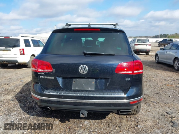 2017 Volkswagen Touareg Wolfsburg Edition z VIN WVGRF7BP6HD006748, wystawiony jako IAAI lot #41483215 z przebiegiem 97 816 mil mil oraz . Historia ofert i sprzedaży dostępna na DreamBid. Obrazek 16.