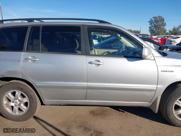 2002 Toyota Highlander with VIN JTEGF21A020069687, listed as a IAAI auction lot 38327598 with 178,401 mi miles. Bid and sale history available at carsss.com. Image 14.
