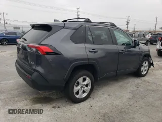 2021 Toyota RAV4 XLE with VIN 2T3W1RFV6MW167575, listed as a Copart auction lot 53100145 with 33,290 mi miles and Clean Title. Bid and sale history available at carsss.com. Image 3.