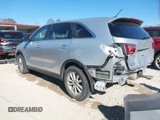 2019 Kia Sorento LX V6 with VIN 5XYPG4A59KG558518, listed as a IAAI auction lot 41808458 with 110,454 mi miles. Bid and sale history available at carsss.com. Image 3.