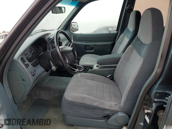 1996 Ford Explorer Eddie Bauer z VIN 1FMDU32X6TZA03546, wystawiony jako Copart lot #42652395 z przebiegiem 54 736 mil mil oraz Czysty tytuł • Clean title. Historia ofert i sprzedaży dostępna na DreamBid. Obrazek 7.