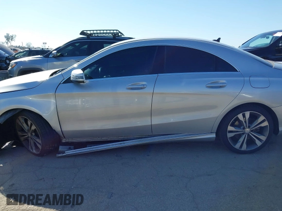 2017 Mercedes-Benz CLA 250 z VIN WDDSJ4EB5HN433499, wystawiony jako IAAI lot #41658183 z przebiegiem 67 668 mil mil oraz . Historia ofert i sprzedaży dostępna na DreamBid. Obrazek 15.