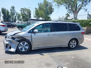 2018 Toyota Sienna LE Auto Access Seat с VIN 5TDKZ3DCXJS937151, выставлен на аукционе IAAI как лот 42396520 с пробегом 66 947 миль миль и . История ставок и продаж доступна на DreamBid. Изображение 14.